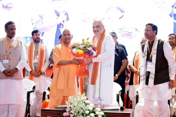 UP Politics: शाह का चुनावी शंखनाद, योगी के चेहरे पर चुनाव